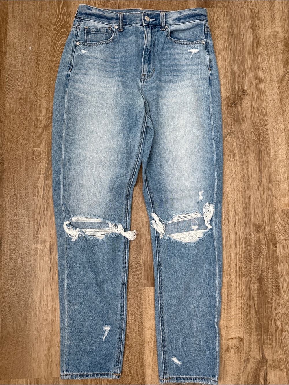 American Eagle Women’s Distressed Mom Jean